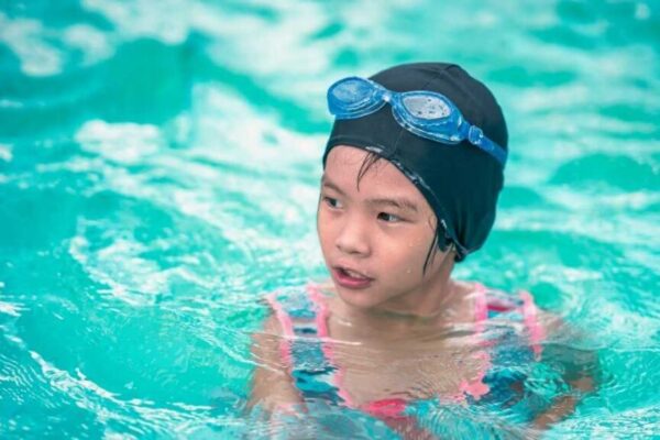 The benefits and harms of Lifeguarding and swimming for children